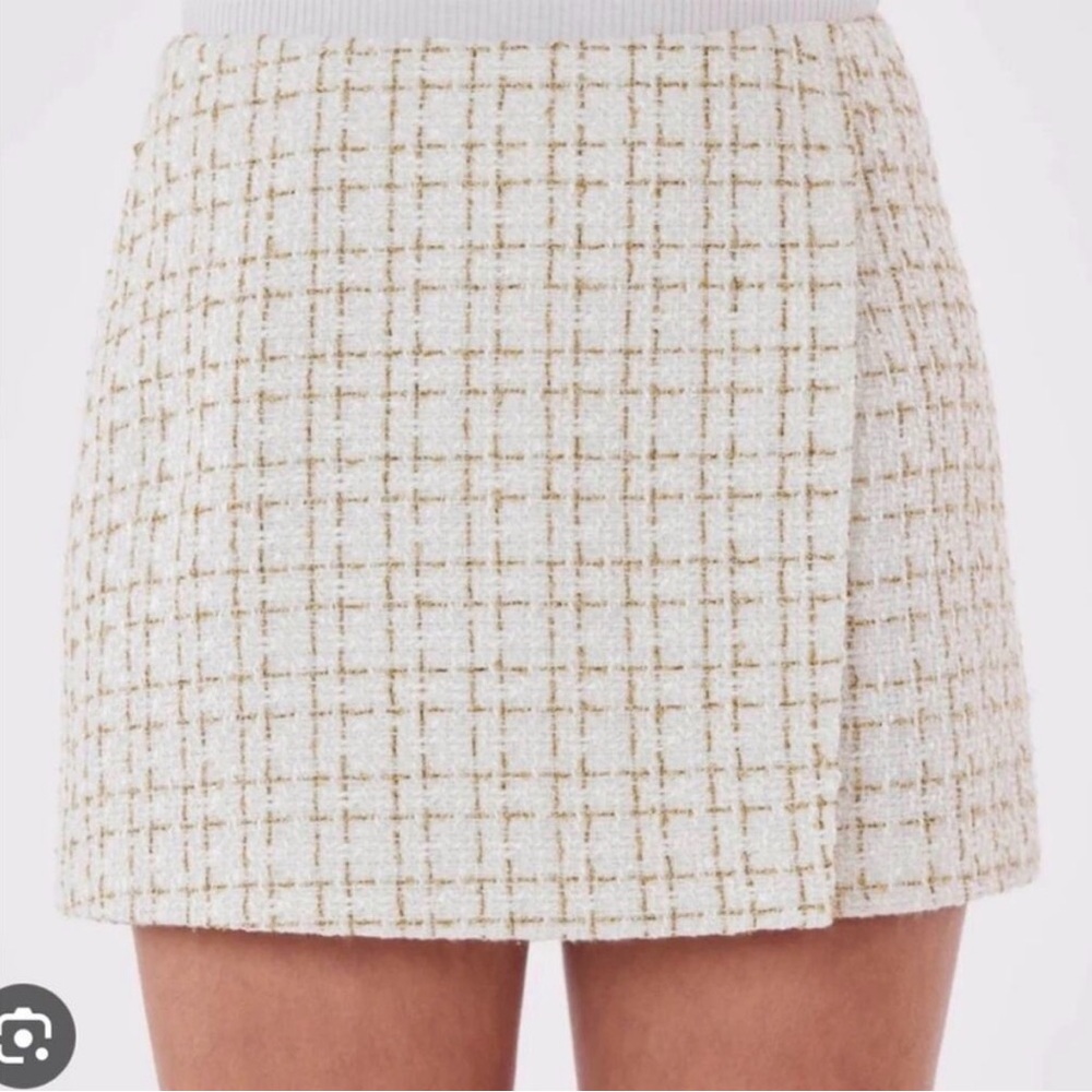 NWOT Dolce Cabo White Tweed Knit Mini
Skort Size S